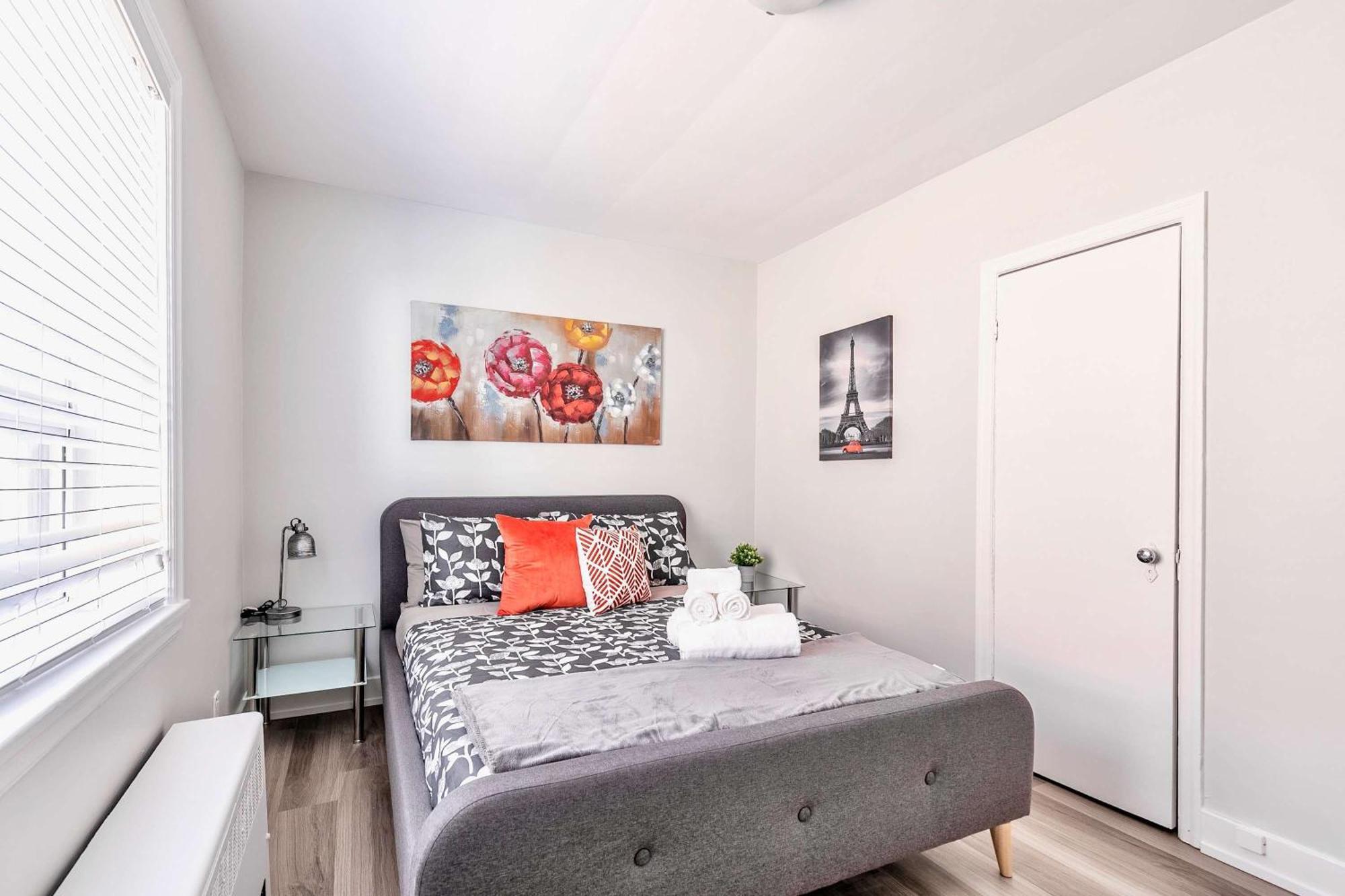 Modern Apartment In Corktown Hamilton Sleeps 4 Exterior photo